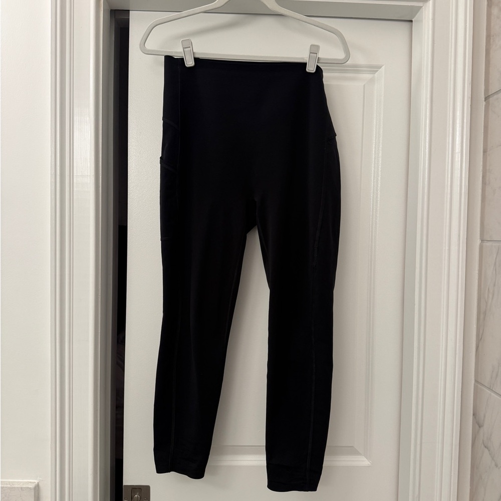 SPANX Every.Wear Icon 7/8 Leggings w/ Pocket
Color: Very Black
Size: L